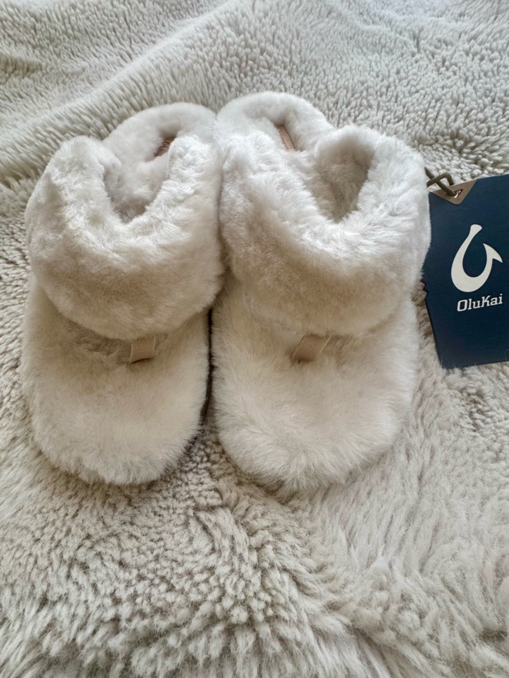 OluKai Women's Plush White Fuzzy Flip-Flop Slippers - Picture 2 of 8